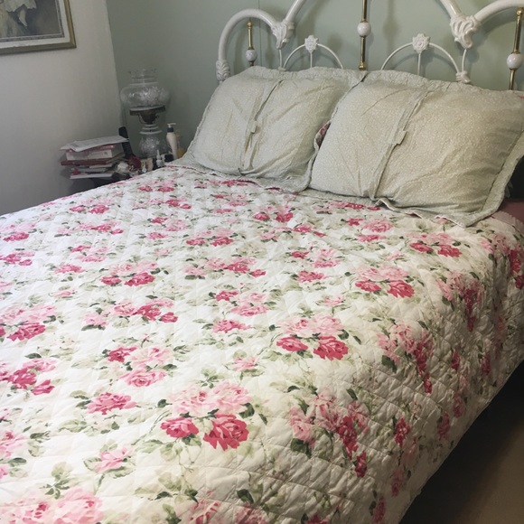 Laura Ashley Other Laura Ashley Queen Size Bedspread With 2 Shams Poshmark